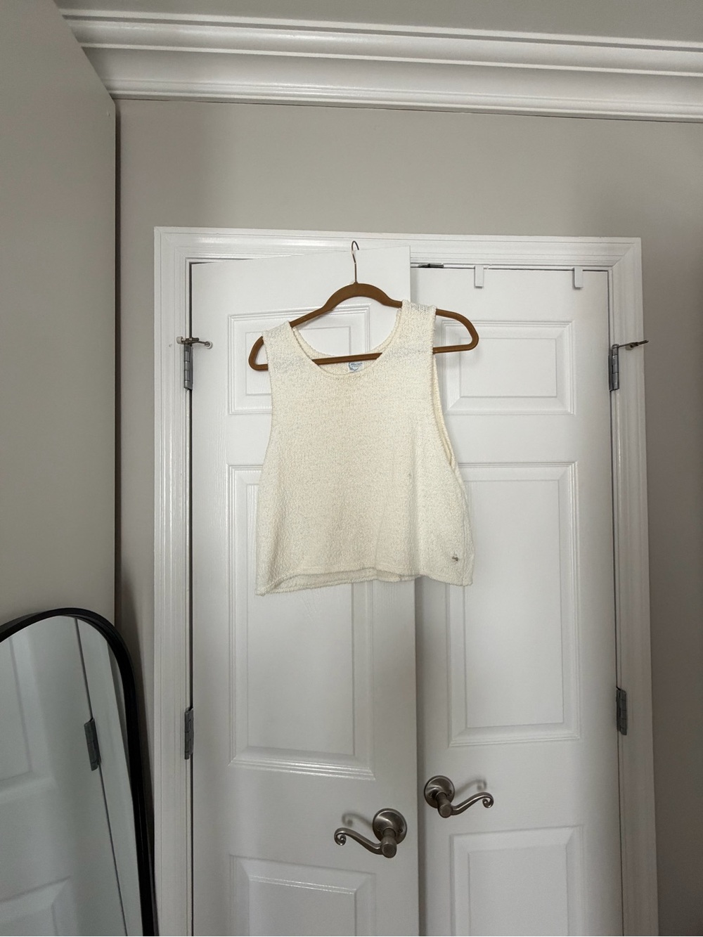 Francesca’s Cream Sleeveless Knit Crop Top
